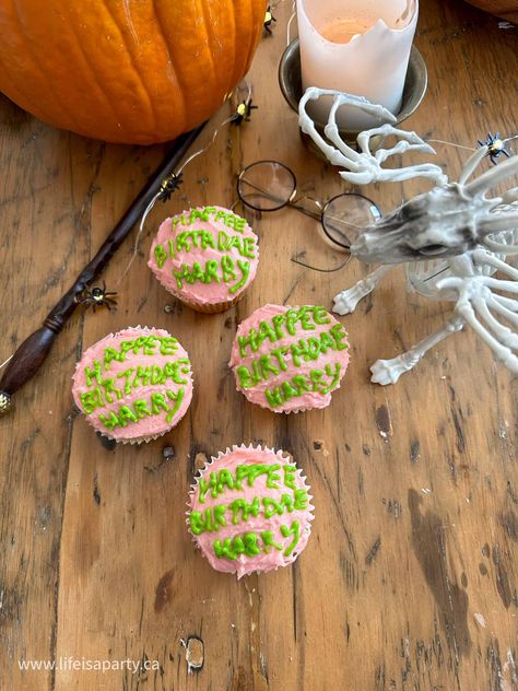 Harry Potter Baked Treats, Harry Potter Food Board, Harry Potter Themed Recipes, Harry Potter Theme Treats, Fantasy Themed Snacks, Diy Harry Potter Snacks, Harry Potter Snack Board, Harry Potter Mandrake Food, Harry Potter Night Food