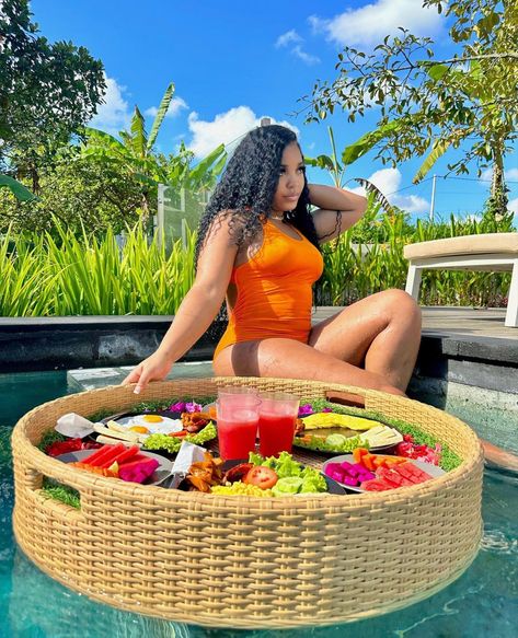 Floating Breakfast Photoshoot, Breakfast Photoshoot, Caribbean Gyal, Pool Breakfast, Vacation Poses, Bora Bora Vacation, Floating Breakfast, Bali Retreat, Instagram Model Outfits