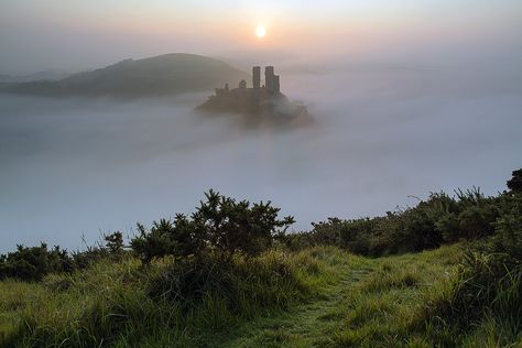 Corfe Castle, Dorset, United Kingdom Corfe Castle, Dorset England, Stately Homes, Jaime Lannister, Castle Ruins, Country Houses, Arya Stark, England And Scotland, Beautiful Castles