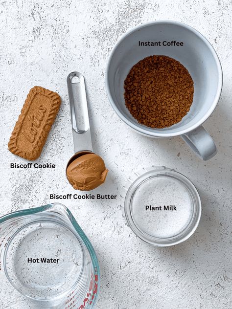 This Biscoff Latte [Hot or Iced] is so creamy and delicious! It's simple to whip up and ready in just 5 minutes! Make this Biscoff Latte [Hot or Iced] to go along with your breakfast this week! Biscoff Latte, Oatmilk Latte, Speculoos Cookie Butter, Biscoff Cake, Speculoos Cookies, Vegan Whipped Cream, Biscoff Cookie Butter, Coffee Granules, Recipe Email