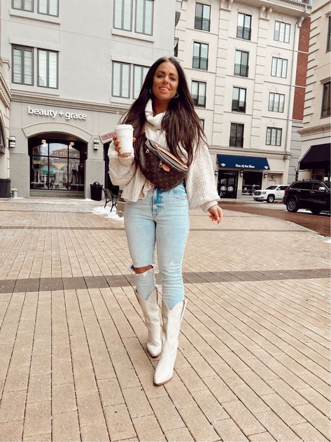 Fall Outfits White Cowgirl Boots, Casual Western Boots Outfit, White Cowboy Boots Christmas Outfit, Cream Cowboy Boots Outfit Winter, Steve Madden Cowboy Boots Outfit, Cold Weather Cowboy Boots Outfit, Off White Boots Outfit, Winter Outfits With Cowgirl Boots, White Cowgirl Boots Outfit Winter