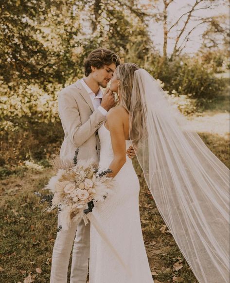 Wedding Photo Portrait, Wedding Picture Poses Bride And Groom Romantic, Brides And Groom Pictures, Must Have Wedding Photos Mother Daughter, Wedding Photo Inspiration Couple, Bride Individual Photos, Wedding Pictures Outdoor, Bridal Photography Poses Couple, Wedding Day Couple Poses