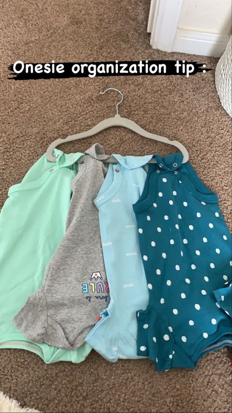 How i organize onsies in our closet to save space. How To Store Baby Clothes, Baby Gender Prediction, Storing Baby Clothes, Gender Prediction, Baby Clothes Storage, Baby Park, Baby Clothes Organization, Newborn Mom, How To Hang