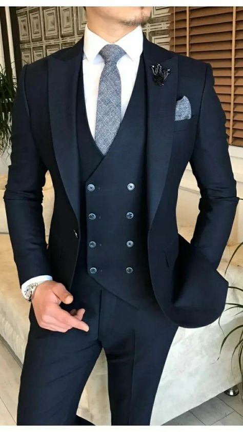 Midnight Blue Groom Suit, Unique Wedding Suits, Navy Blue Suit Combinations, Unique Groom Attire, Dark Navy Blue Suit, Mens Lifestyle Fashion, Reception Suits, Groom Blue Suit, Groom Colours