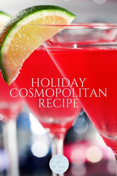 Christmas Cosmopolitan, Cosmopolitan Drink Recipe, Cosmopolitan Cocktail Recipes, Holiday Cocktails Christmas, Cosmopolitan Drink, Cosmo Recipe, Cosmopolitan Recipe, Holiday Party Drinks, Holiday Drinks Alcohol