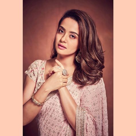 60.7k Likes, 264 Comments - Surveen Chawla (@surveenchawla) on Instagram: “Diwali 💥🌸💗 Outfit by @Dollyjstudio Jewellery by @Anmoljewellers  @Gehnajewellers1 Styled by…” Rain Text, Surveen Chawla, Diwali Outfit, Career Photos, Diwali Outfits, 1 August, Text Effect, Latest Images, Movie Photo