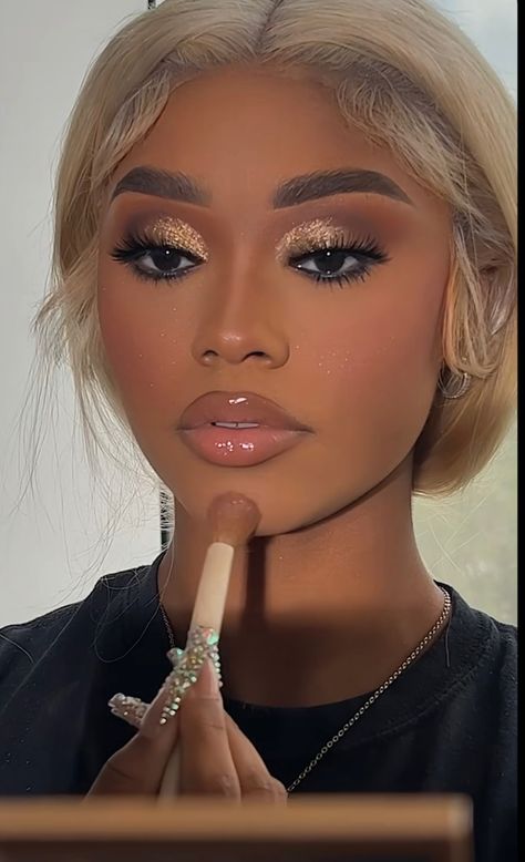 Maquillage Yeux Cut Crease, Birthday Makeup Looks, Gold Makeup Looks, Natural Glam Makeup, Date Night Makeup, Prom Eye Makeup, Prom Makeup Looks, Makeup For Black Skin, Brown Skin Makeup