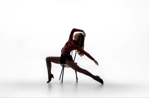 Dance Chair Poses, Fosse Photoshoot, Heels Poses Picture Ideas, Chair Dance Photography, Jazz Dance Photoshoot, Dance Heels Photoshoot, Sassy Jazz Dance Poses, Heels Dance Poses, Dance Photoshoot Poses Jazz