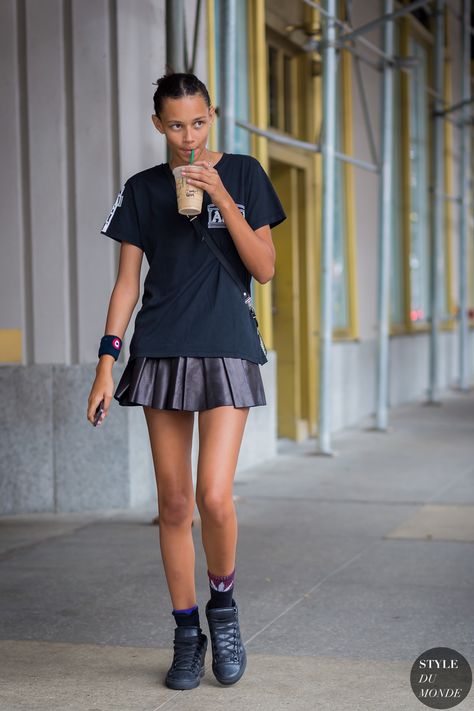 Binx Walton Street Style Street Fashion Streetsnaps by STYLEDUMONDE Street Style… Binx Walton, La Outfits, Street Style 2016, Reportage Photography, Asos Fashion, Nyc Street Style, Model Street Style, Fashion Articles, Street Fashion Photography