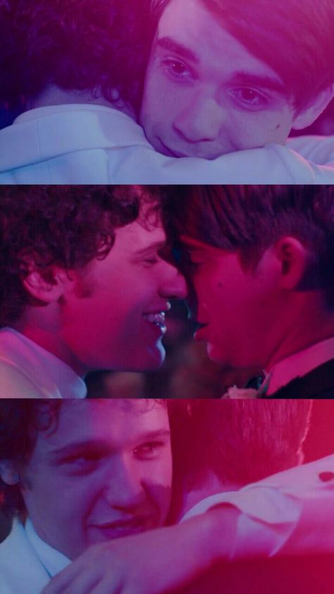 Alex & Elliot Daniel Doheny, Alex Truelove, Antonio Marziale, Alex Strangelove, Teenage Movie, Cutest Couples, Movie Pins, Love Simon, Netflix Movies