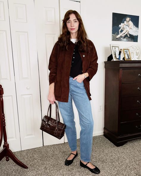 Favorite item for fall that is all over my Pinterest: a brown suede jacket. This is a Ralph Lauren suede jacket I found on @poshmark for such a steal! Cardigan - J. Crew Jeans - J. Crew Shoes - @stevemadden Bag - Thrifted #tallgirlfashion #simplestyle #simplefashion #classicfashion #classicstyle #ootd #ootdfashion #ootdshare #ootdstyle #outfitinspiration #outfitoftheday #outfitideas #outfitpost #outfitsociety #styleblogger #styleinspiration #stylebook #styleinspo #styleblog #styleoftheda... Green Suede Jacket Outfit, Suede Jacket Outfit, Green Suede Jacket, Tall Girl Fashion, Brown Suede Jacket, Jacket Outfit, My Pinterest, Party Outfits, Fashion Mistakes