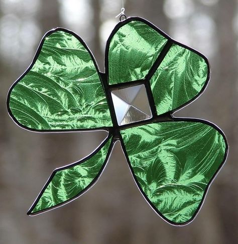 Shamrock Suncatcher, Glass Trinkets, Soldered Art, Easter Patterns, Shamrock Design, Stained Glass Patterns Free, Glass Craft, Stained Glass Paint, Green Shamrock