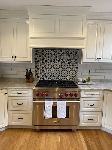 Kitchen Stove Tile Backsplash, Kitchen Backsplash Stove Area, Decorative Tile Behind Stove, Slide In Stove Backsplash, Accent Backsplash Behind Stove, Home Additions Back Of House, Oven Hood, Stove Backsplash, Accent Backsplash