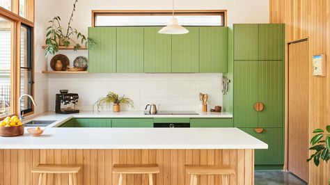 6 Of The Best Coastal Homes of 2022 Colourful Coastal Interior, Emerald House, Kitchen Sanctuary, Beach House Kitchen, Kitchen Natural, Colourful Kitchen, House Extension, Colour Combos, Australian Architecture