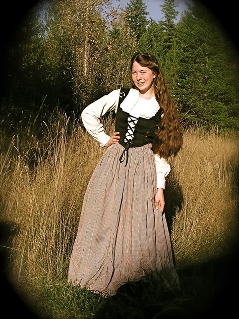 Fun outfit! 1600s Peasant Clothing, Commoner Outfit, 1600s Dresses Peasant, Medieval Commoner Clothing, 1600s Fashion Peasant, Medieval Clothing Women Peasant, Village Outfit, 16th Century Dresses, Peasant Outfit