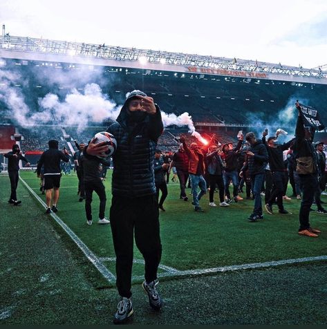 Soccer Hooligans, British Football, Football Casuals, Soccer Pictures, Man Utd, Great British, Old Trafford, Man United, Football Club