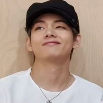 (1) zuhra⁷☾*.· slow on Twitter: "taehyung being a walking meme : a hilarious thread https://t.co/DYN8ri4RlA" / Twitter Bts Meme Faces, Bts Reactions, Reaction Face, Taehyung Funny, Bts Funny Moments, Meme Faces, Bts Face, Daegu, Kpop Funny