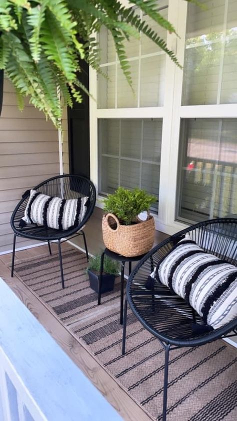 Tiny Patio, Backyard Landscapes, Small Porch Decorating, Organic Store, Dream Patio, Small Balcony Design, Salon Suites, Porch Furniture, Porch And Balcony