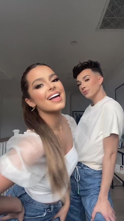 Addison Rae Tiktok Videos, Addison Rae Tiktok, Safety Slogans, Tik Tokers, Mode Chanel, Dance Music Videos, Rare Videos, Addison Rae, James Charles