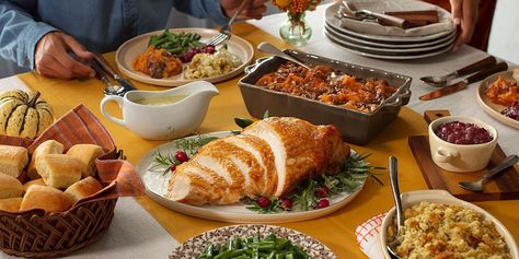 Cracker Barrel Has A $40 Thanksgiving Dinner To-Go This Year The Best Thanksgiving Turkey, Thanksgiving Lunch, Cooking Thanksgiving Dinner, Best Thanksgiving Turkey, Food Creatives, Dessert Pies, Thanksgiving 2022, Thanksgiving Dinner Table, Thanksgiving Dinner Recipes