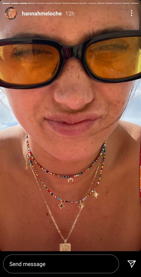 Hannah Meloche Necklace, Necklaces Aesthetic Summer, Colorful Necklace Aesthetic, Colorful Beaded Necklace Aesthetic, Golden Necklace Aesthetic, Summer Beaded Necklace Aesthetic, Summer Necklace Stack, Beach Necklace Aesthetic, Summer Necklace Ideas