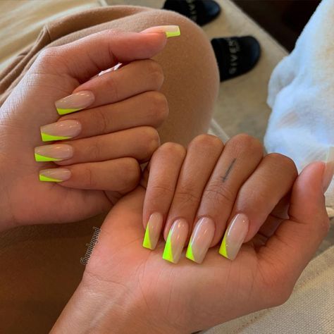 Neon Negative Space Coffin Nails. Neutral base with a diagonal pop of color. Click through for 15 coffin nail ideas. #coffinnails #nailideas #nailart #neonnails IG: @chaunlegend Gel Pedicure, French Pedicure, Yellow Nail, Glamour Nails, Her Nails, Glamorous Nails, Coffin Nails Long, Ballerina Nails, Summer Acrylic Nails