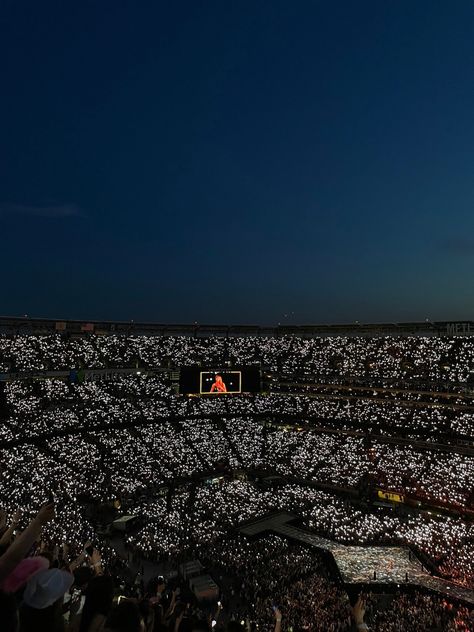 Full Stadium Concert, Show Aesthetic Music, Eras Tour Crowd, Taylor Swift Concert Aesthetic, Taylor Swift Show, Show Taylor Swift, Concert Taylor Swift, Eras Tour Aesthetic, Stadium Concert