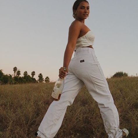 Sienna Gomez, Sienna Mae, Dickies Outfit, White Dickies, Perfect Sisters, Model Aesthetic, Spring Fits, Famous Girls, Outfits Casuales