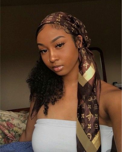 Christian Veils, Headwrap Hairstyles, Cabello Afro Natural, Louis Vuitton Scarf, Hair Wrap Scarf, Hair Scarf Styles, Mode Turban, Head Scarf Styles, Bandana Hairstyles