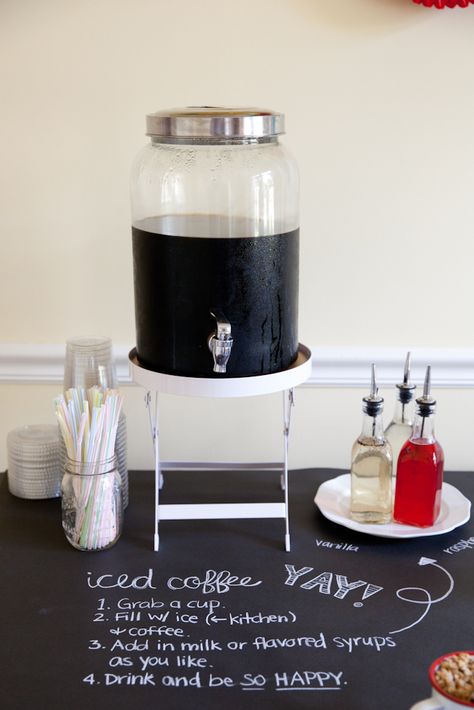 iced coffee bar ideas Bufette Ideas, Coffee Bar Party, Coffee Bridal Shower, Coffee Bar Ideas, Waffle Bar, Coffee Party, Pause Café, Party Bars, Cold Coffee