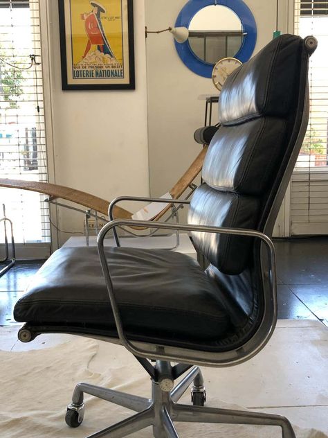 Eames Desk Chair, Eames Desk, Herman Miller Office Chair, Roller Chair, Roll Top Desk, Charles And Ray Eames, Executive Office Chairs, Charles Eames, Desk Chairs