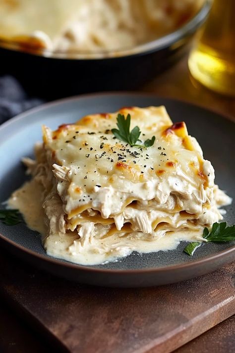 This Creamy Slow Cooker Chicken Lasagna is the perfect blend of ease and indulgence. With its rich Alfredo sauce, tender chicken, and gooey layers of cheese, it’s bound to become a new favorite in your household. White Chicken Lasagna, Easy Lasagna Recipe, Chicken Lasagna, Dinner Inspiration, White Chicken, Tender Chicken, Lasagna Recipe, Alfredo Sauce, Creamy Chicken