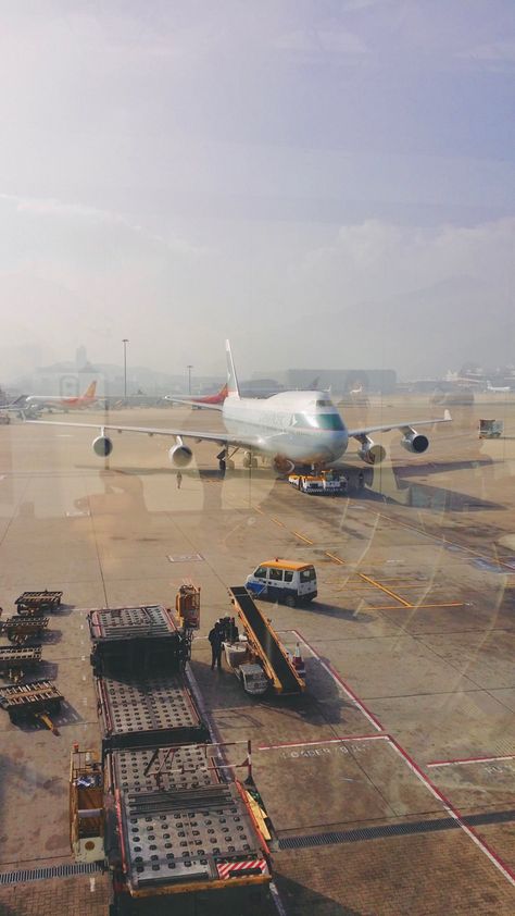 Sunday, 2 February 2014 09:15 10mp 2322x4128 ISO50 31mm f2.2 1/878s #hk #hongkong #airport #airlines #cathaypacific #retro #window #departure Hongkong Airport, Cathay Pacific, Air Tickets, Family Bonding, Airlines, Hong Kong, Quick Saves