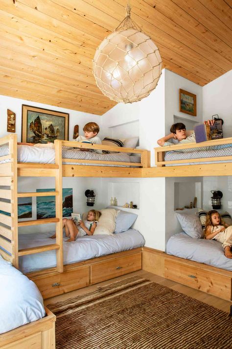 Built In Bunk Bed Queen And Twin, Kids Room 3 Beds, Simple Built In Bunk Beds, Four Kids One Room, Boys Bedroom Loft Bed, 3 Bed Bedroom, Small Room Bunk Bed Ideas, Family Bedroom Ideas, Boys Bunk Room