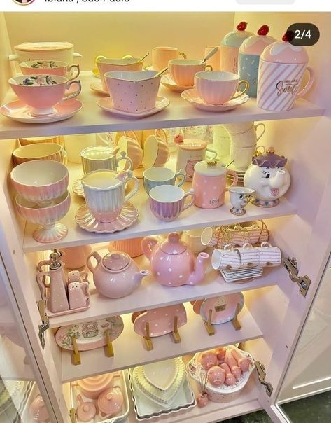 Vintage Princess Aesthetic, Desain Pantry Dapur, Pastel Danish, Cocina Shabby Chic, Pink Kitchen Decor, Crockery Design, Desain Pantry, Diy Pottery Painting, Dream Apartment Decor