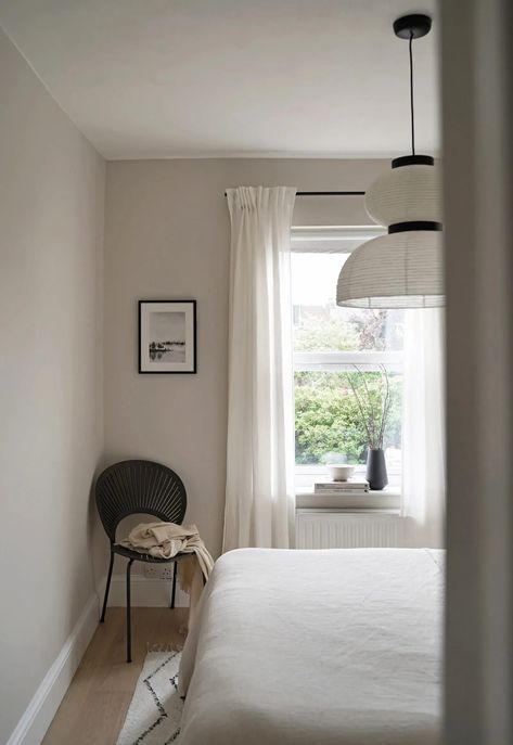 Minimalist Japandi Bedroom, Bedroom In Beige, Monochrome Rug, Minimalist Japandi, Japandi Bedroom, Paper Pendant, White Linen Curtains, Guest Bedroom Makeover, Japandi Interiors