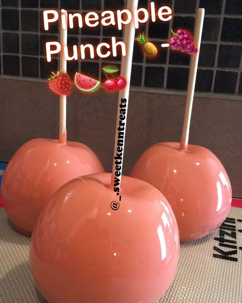 Peach Candy, Gourmet Candy Apples, Candy Apple Recipe, Candied Fruits, Candy Kabobs, Gourmet Candy, Chocolate Covered Fruit, Food Addict, Candy Truffles