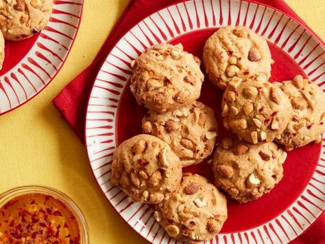 Get Hot Honey Peanut Butter Cookies Recipe from Food Network Butter Biscuits Recipe, Honey Peanut Butter, Peanut Butter Biscuits, Biscuits Recipes, Butter Biscuits, Honey Roasted Peanuts, Healthy Honey, Food Cookies, Honey Cookies