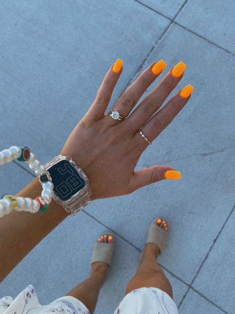 Nails Summer 2023 Square, Short Summer Acrylic Nails Orange, Simple Summer Nails Short Square, Bright Orange Square Nails, Short Bright Orange Nails, Bright Orange Nails Almond, Cute Simple Summer Nails Square, Vacation Nails Punta Cana, Orange Summer Nails Square