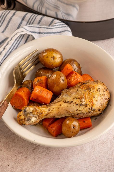 Slow Cooker Chicken Legs and Potatoes Crockpot Chicken Legs And Potatoes, Crockpot Drumsticks And Potatoes, Chicken Legs In Crockpot Easy, Crock Pot Chicken Leg Recipes, Crockpot Chicken Legs Slow Cooker, Crockpot Chicken Legs Recipes, Crockpot Drumsticks, Chicken Leg Slow Cooker, Crockpot Chicken Leg Recipes