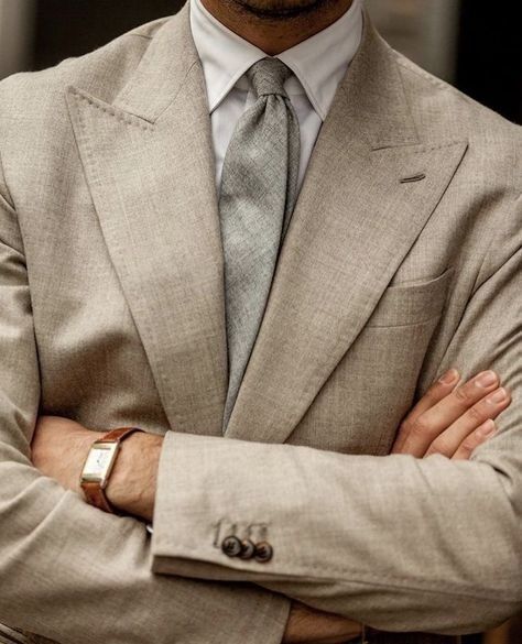 Sans titre Gentlemen Style, Suit Tie, Male Style, Ivy Style, Classic Menswear, Linen Suits, Brown Suits, Mens Fashion Classy, Linen Suit