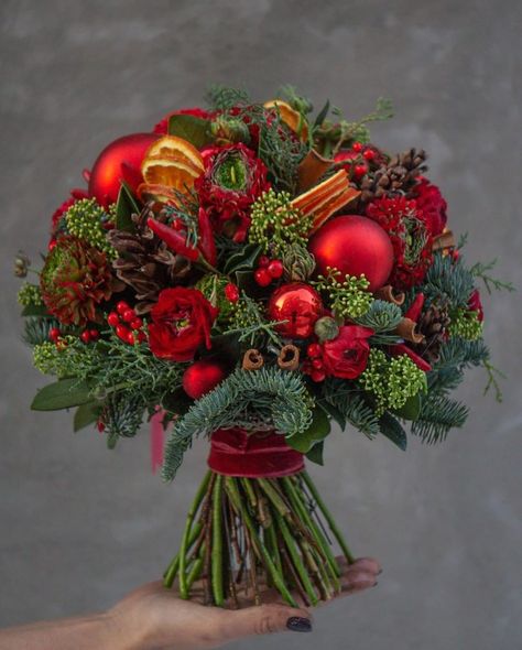 Master Florist on Instagram: “🎄🎅✨ Happy Holidays ✨🎅🎄 The joy of brightening other lives becomes for us the magic of the holidays. - W. C. Jones �💐🧑‍🎨 @ohmyborsch…” Xmas Flowers, Office Christmas Party, Christmas Flower Arrangements, Winter Bouquet, Handmade Flowers Fabric, Christmas Themes Decorations, Office Christmas, Deco Floral, Christmas Tree Design