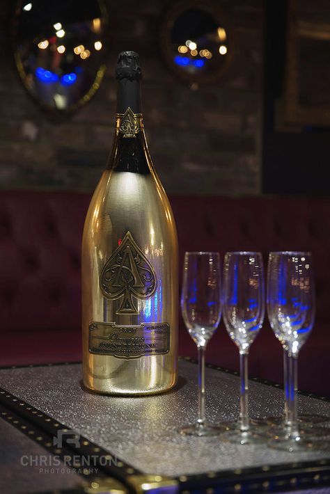 ace of spades champagne Gold Champagne Aesthetic, Ace Of Spades Champagne, Nightclub Interior, Champagne Aesthetic, Success Board, London Nightclubs, Home Wine Cellars, Champagne Bar, Alcohol Aesthetic