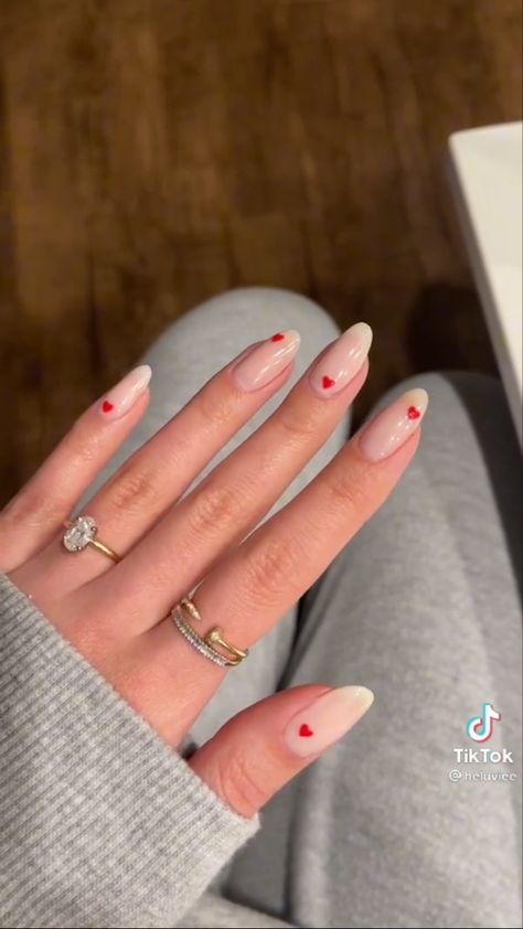 Subtle Valentines Nails, Short Fall Nail Designs, Short Fall Nail, Fall Almond Nails, Nail Shades, Nail Types, Autumn Look, Basic Nails, Soft Nails