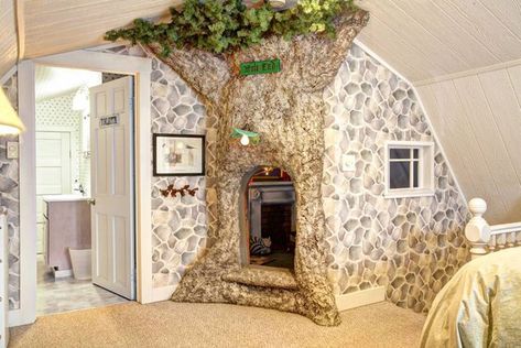 Vacation Rentals with Secret Rooms and Hidden Passages | Cheapism.com Cool Secret Rooms, Hidden Rooms In Houses, Secret Rooms In Houses, Secret Passages, Cottage Room, Secret Passageways, Hidden Spaces, Secret House, Hidden Rooms