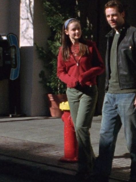 Rory Season 1 Outfits, Rory Gilmore Pants, Roy Gilmore Outfits, Rory Fits, Rory Outfits, My Boutique, Abercrombie Style, Gilmore Outfits, Autumn Icons