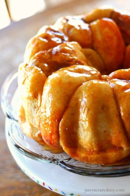 Orange Sticky Buns, Caramel Sticky Buns, Easy Breakfast Treats, Sticky Rolls, Frozen Dinner Rolls, Sticky Buns Recipes, Orange Rolls, Crazy Daisy, Orange Marmalade