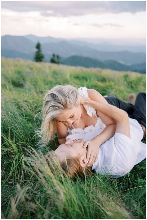 Celebrate love at new heights 🌄 with these swoon-worthy engagement photos taken at the scenic Roan Mountain, Carvers Gap! 🥾💍. Captured with the timeless elegance of film photography 🎞, this collection oozes adventure and romance. #NorthCarolina #MountainEngagementPhotos �💌. Venture into love, click to see more! 📸👇 North Carolina Engagement Photos, Mountain Engagement Pictures, Roan Mountain, Mountain Engagement Photos, Mountain Engagement, East Tennessee, Celebrate Love, Mountain Views, Engagement Pictures