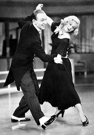 Fred Astaire and Ginger Rogers, Cheek to Cheek: Top 10 Classic Hollywood Dance Scenes Fred Astaire And Ginger Rogers, Classic Dance, Fred And Ginger, Photo Star, Lindy Hop, Ginger Rogers, Swing Dancing, Shall We Dance, Swing Dance