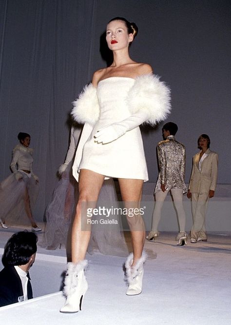 Kate Moss  - Isaac Mizrahi Runway Show, 1994 Isaac Mizrahi 1994, Kate Moss Runway, Kate Moss Wedding, Christian Dior Gowns, Jamie Hince, Dior Gown, Crinoline Skirt, Alternative Bride, Chanel Haute Couture